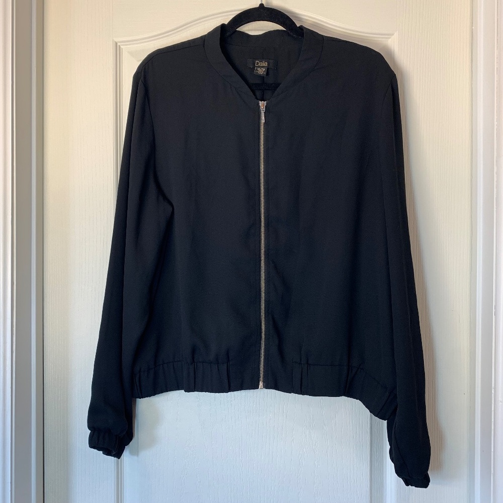 Dalia Black Zip Bomber Jacket – Modern Minimal‎ Style (XL)